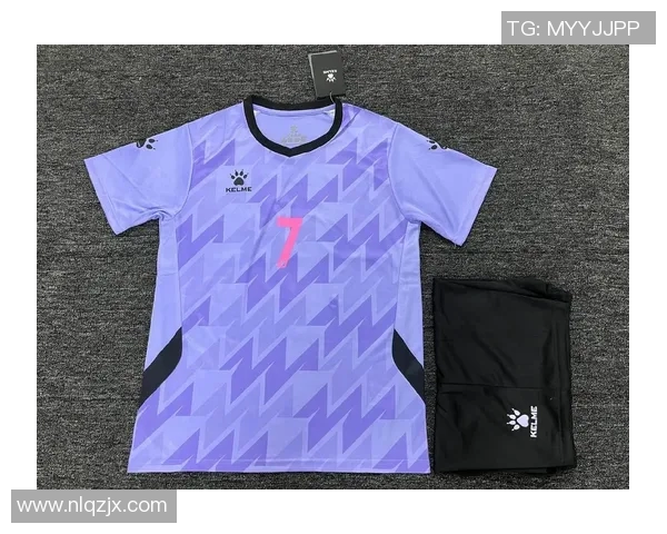 足球明星同款球衣图片展示让你也能感受球场风采与时尚魅力